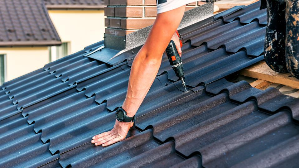 metal roofs vs. shingles